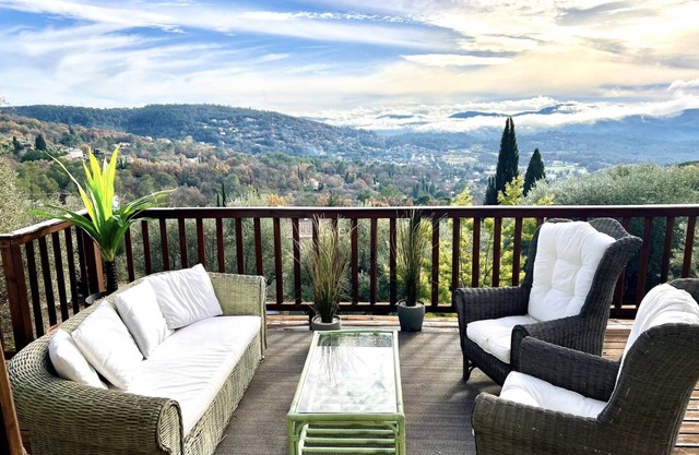 Vacation Home "Villa Robinson Belvedere" with Mountain View, Private Pool & Wi-Fi