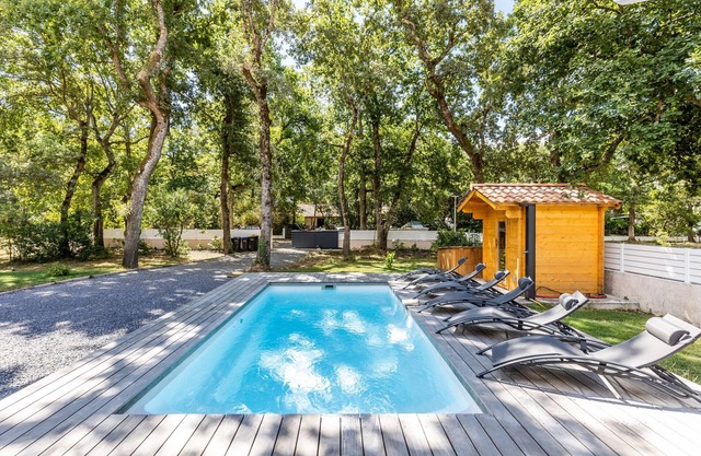 Vacation Home "Villa Tilé Lanton" with Private Pool, Garden & Sauna
