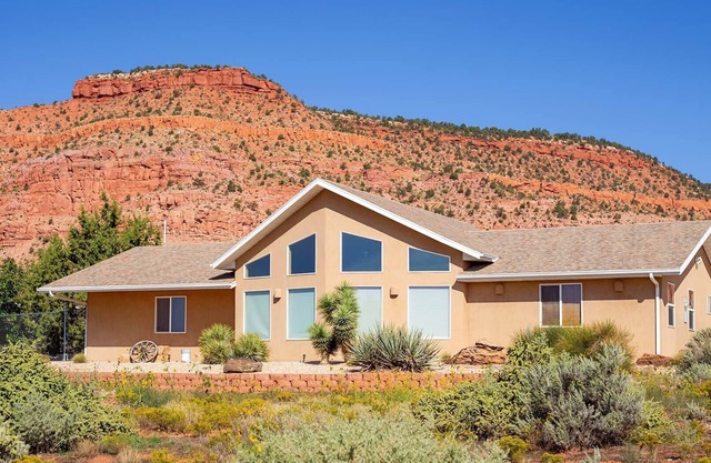 Vacation Home w/red rock views, Near Zion & Bryce