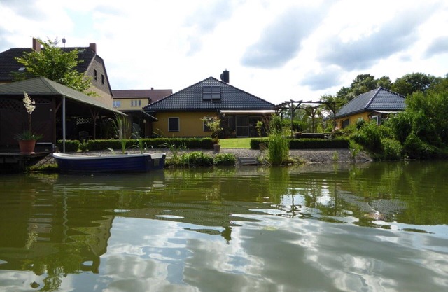 Vacation home with direct lake access