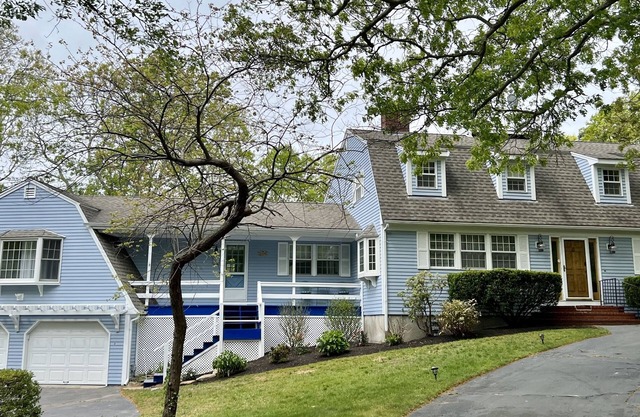 Vacation home with pool without travel hassle on the CAPE!