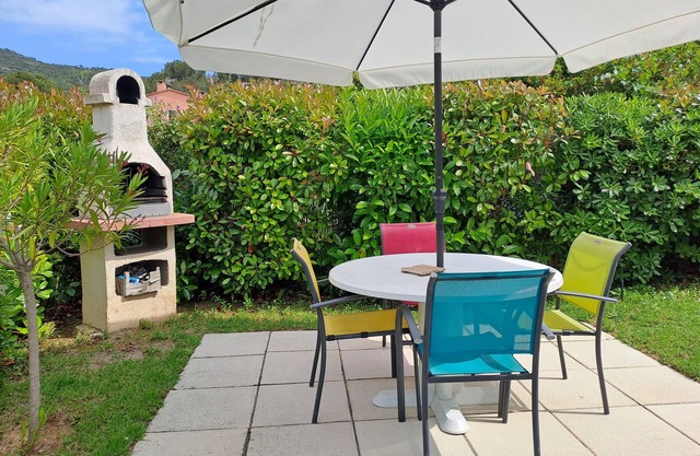 Vacation home with separate garden. 500 metres from the beach, in a quiet location