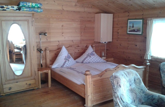 Vacation in a rustic vacation log cabin with flair - new shower room, beach approx. 1 km