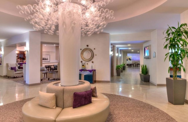 Vacation is Calling, Southern Comfort in the Heart of Atlanta! Parking, Pool!