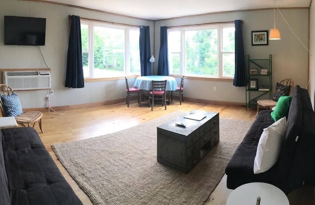 Vacation Rental: Ridge View Flat