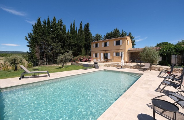 Vacation rental with pool ROUSSILLON LS2-446