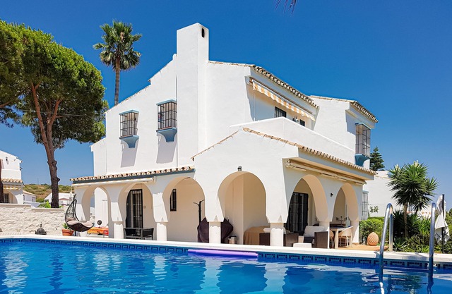 Vacation villa for a family of 5, private garden and pool