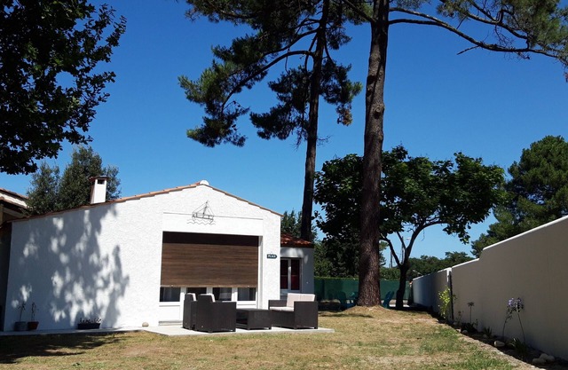 Vacation villa LA TREMBLADE/RONCE LES BAINS with boulodrome