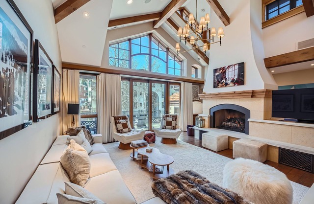 Vail Row-House 303 Gore Creek Dr #7, Vail Village - Next to Bridge St & Gorsuch. Ski-in/Ski-out.