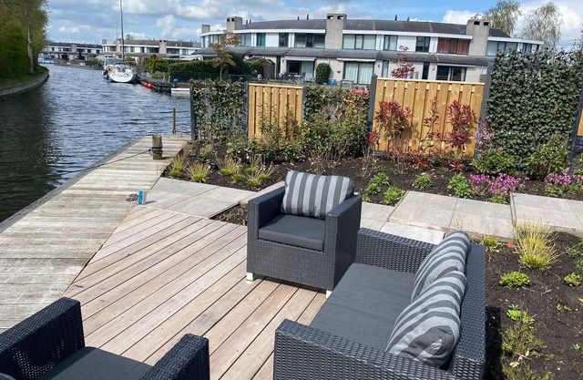 Vakantiehuis aan het Water met Aanlegsteiger