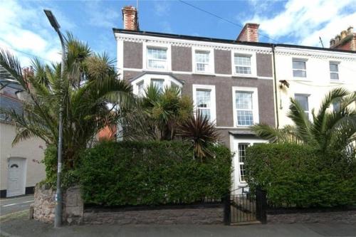 Vale house Family Home in Central Llandudno