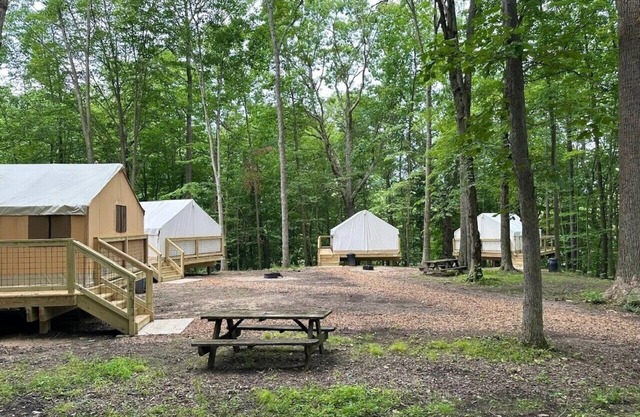 Valley Overlook, heart of Cuyahoga Valley National Park - Glamping Tent P9n