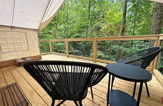 Valley Overlook, heart of Cuyahoga Valley National Park - Glamping Tent P11