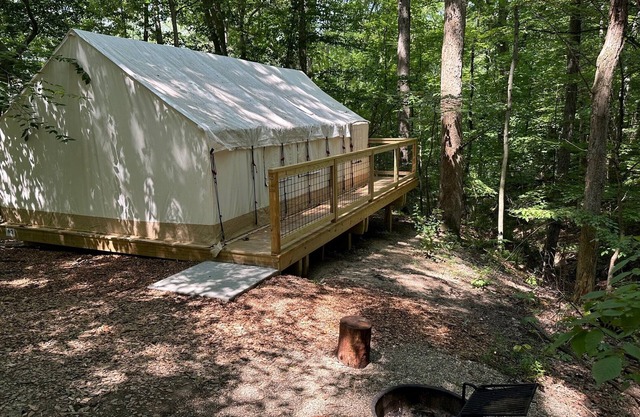 Valley Overlook, in heart of Cuyahoga Valley National Park - Glamping Tent S1