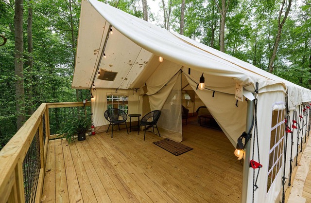 Valley Overlook, Peninsula, Ohio - Glamping Tent P7