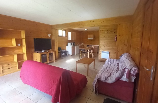 Valmorel-Doucy Apartment, at the foot of the slopes in winter, 50m from the pool in summer