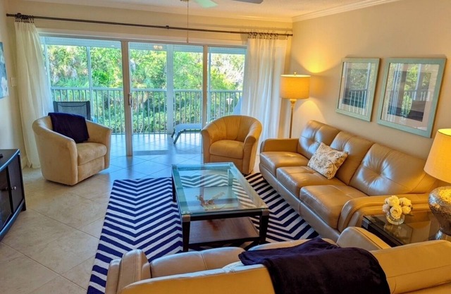 Vanderbilt Beach Oasis – A 3-Minute Stroll to Paradise!