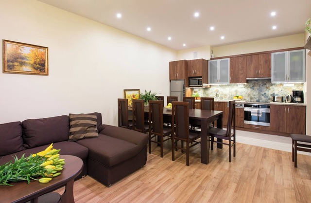 Vanilla 5, 4bdr 2 bth apartment 5min from Krakow's Main Square