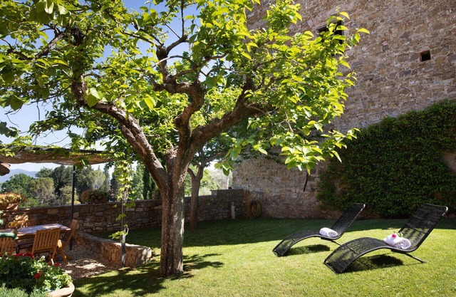 Vasari Apartment with garden