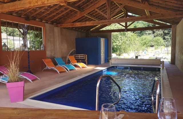 Vast charming house with swimming pool