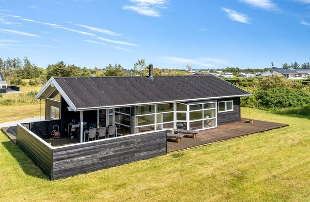 "Vaula" - 800m from the sea by Interhome