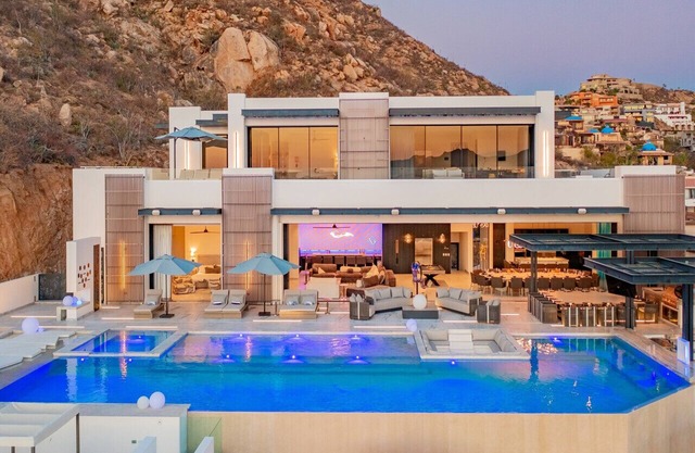 Vegas Dave II Villa Ultra Luxury with Staff