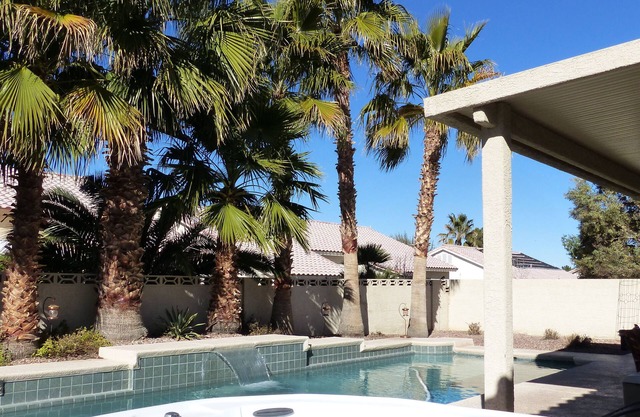 Vegas Haven! Sleeps 8! Private Home w/Pool & Hot Tub in Gated Community, Dogs OK