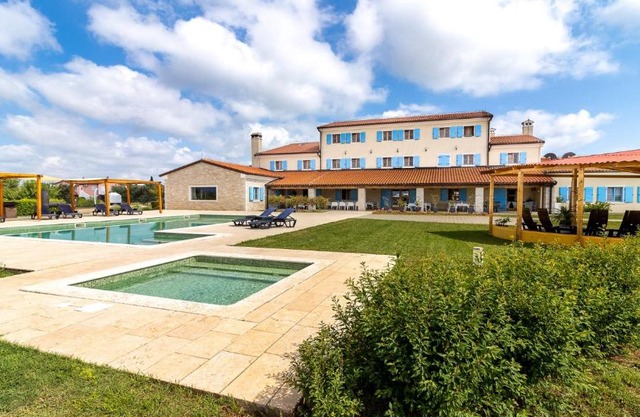 VELANERA Hotel & Restaurant