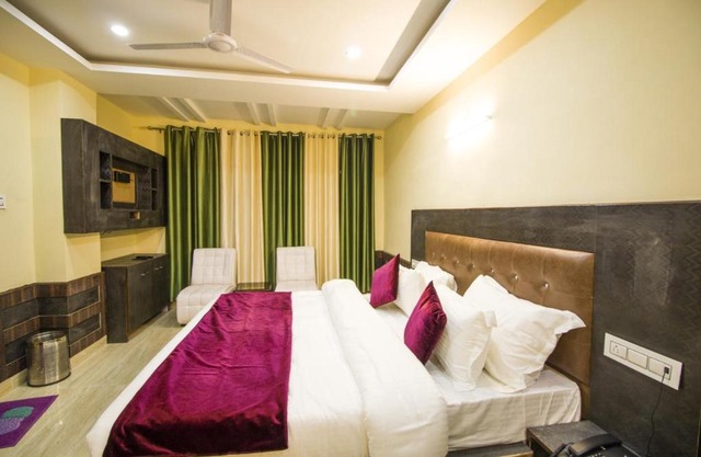 Vella Mrina Group of Hotel Edge # Free Parking-cricket stadium 10 km-Mcleodganj 2 km- Bhagsunag 4 km