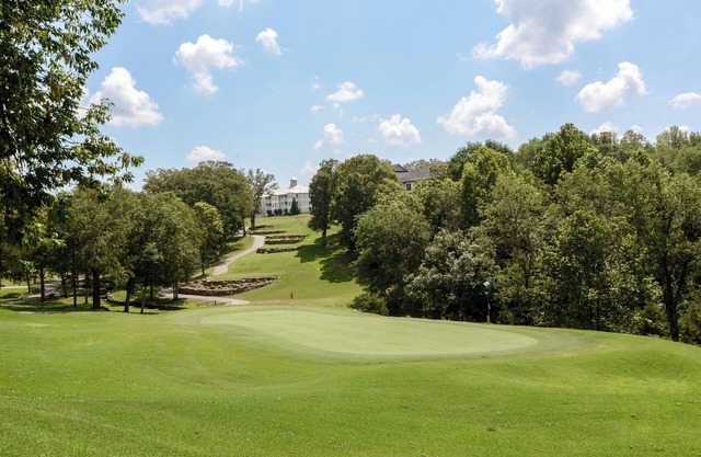 Velting’s Golf View Getaway–Holiday Hills Branson | Golf Resort | Outdoor Pools