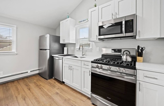 Ventnor Gem 2: Apt w/Yard, Near the Boardwalk