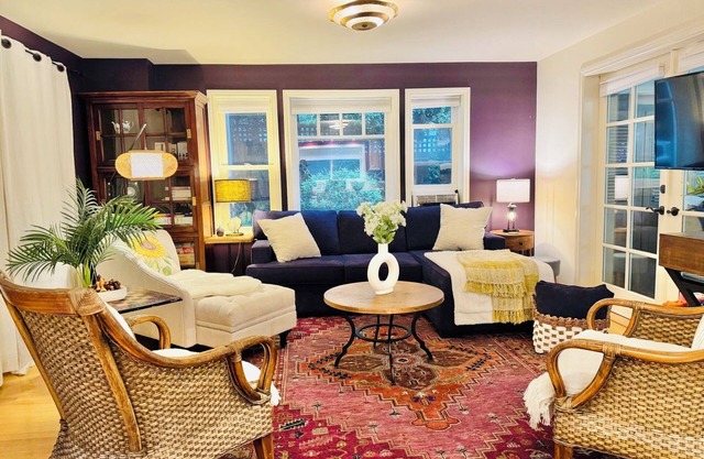 Veranda Bungalow - Downtown Santa Barbara