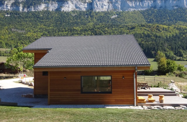 VERCORS: MAGNIFICENT WOODEN CHALET 12 SLEEPING NEAR VILLARD DE LANS