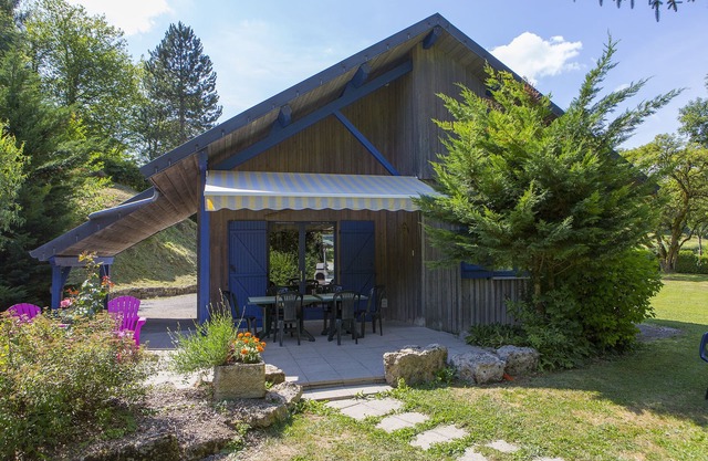 Very beautiful 3* Cottage on the riverside, quiet in a green setting