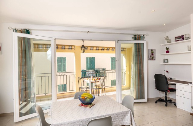 Very beautiful 3-room terrace, in the heart of the old town, beach and port at 250 m