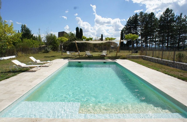 Very beautiful Provencal house. Swimming pool and landscape