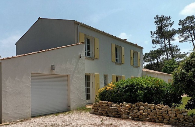 Very beautiful villa on the Atlantic coast 5 minutes from the beach 6 bedrooms garden 1300 M2