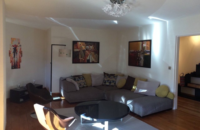 Very bright apartment with 5 rooms, 9th floor, ideally placed