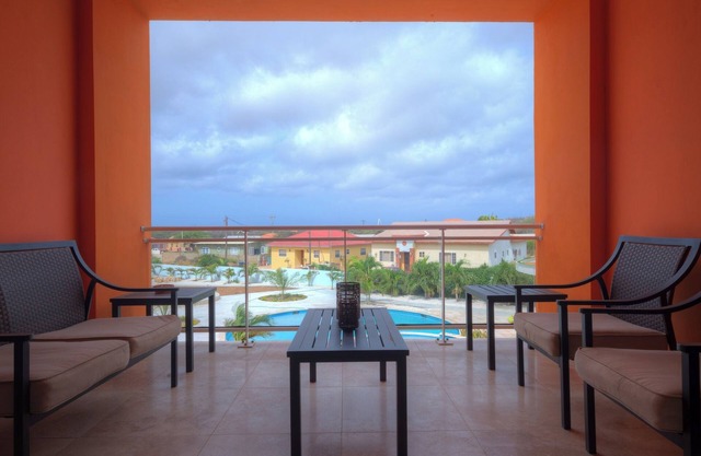 Very close to Eagle Beach. 3 bed/2 bath apartment on the second floor with pool.