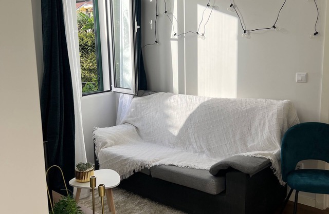 Very cozy, sunny 1 bedroom apartment. Located 5 minutes walk from the center