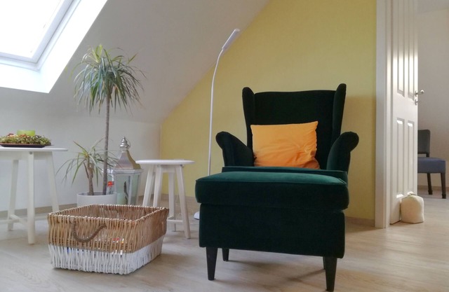 Very light, friendly apartment for 2 to 4 people with WiFi