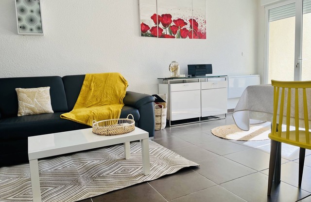 Very nice house courtyard WIFI-150 m from the beach- PROMO 25% APRIL-MAY- OCT