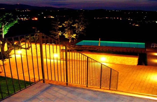 Very pretty Spoleto-poolside-sleeps-20/pool, Jacuzzi, Gardens - views
