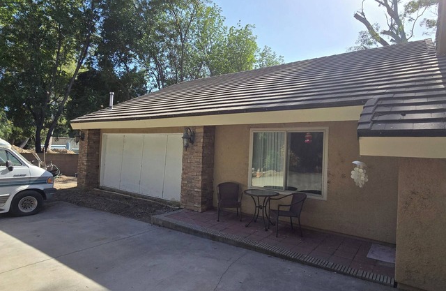Very Private Guesthouse + Loft for 8 on a Very Private woodedn3 acr Gated Estate