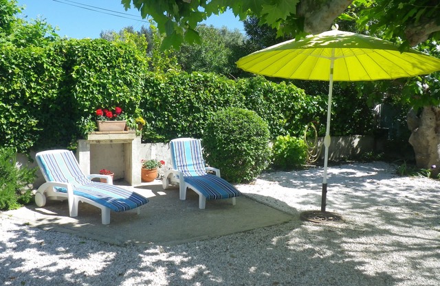 Very quiet villa, greenery, 164 feet from beach, 656 feet from all shopping