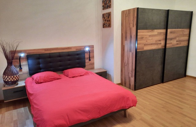 Very spacious F3 in a castle, quiet and greenery. Near Switzerland
