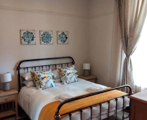 Via the Grapevine 3 bedroom house private parking