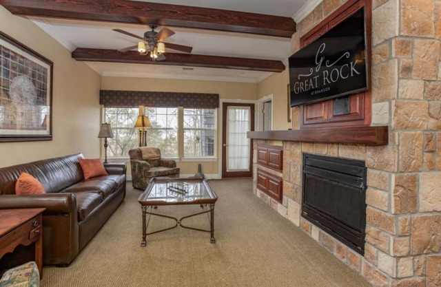 Vibrant 1BR Condo at Great Rock: Relax & Enjoy