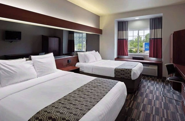 Vibrant Morgantown Living - A Modern Stay for You | 4 Rooms w/Free Parking