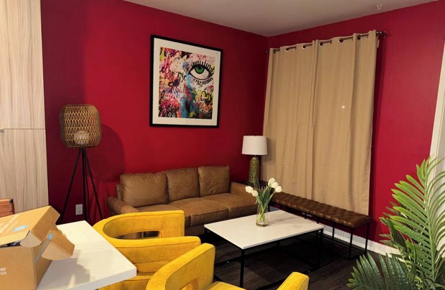 Vibrant Unit in The Griffith